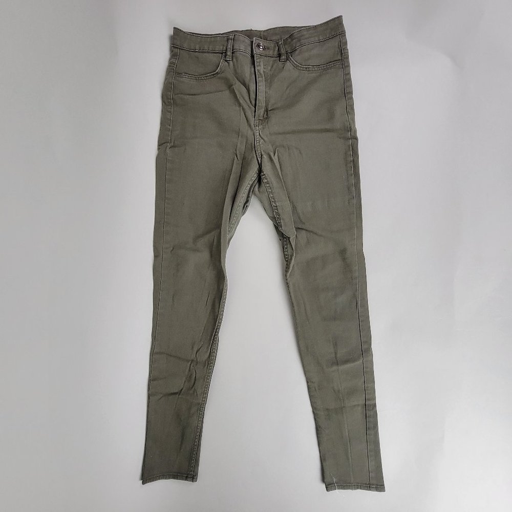 DIVIDE H&M Olive Capris size 8